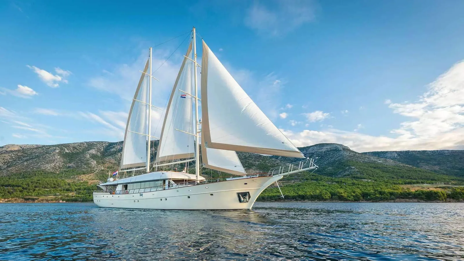 Son de Mar private charter yacht