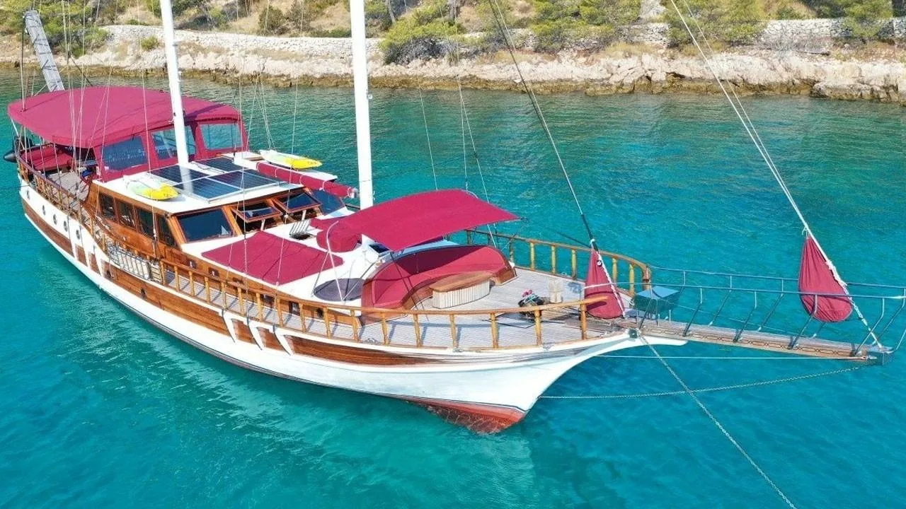 Tango private charter yacht